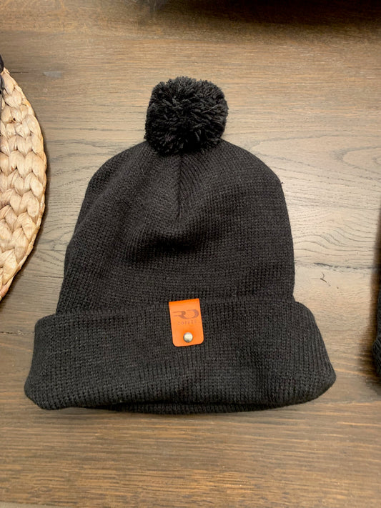 RD POM BEANIE WITH LEATHER PATCH